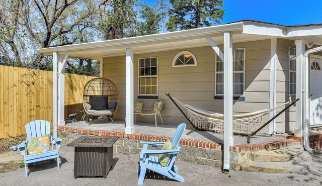 4-bedroom house 5 min from Masters - back apartment - two kitchens - BBQ - games