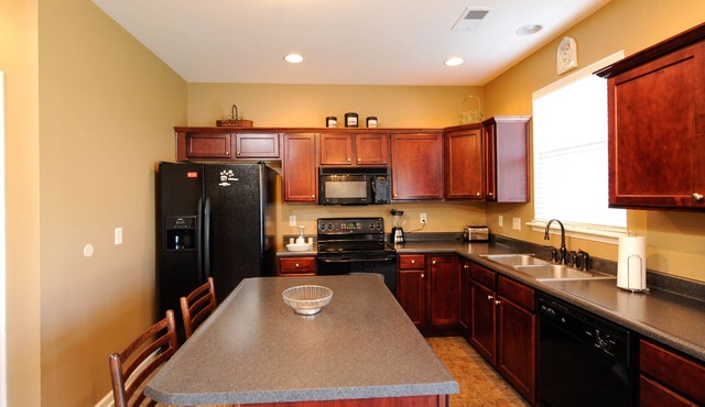 4 bedroom house close to the Horse Park