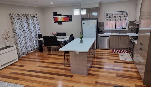 4 Bedroom House Close to Mornington Peninsula