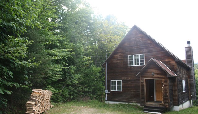 4 Bedroom House Conveniently Located Between Stratton Mountain and Mount Snow