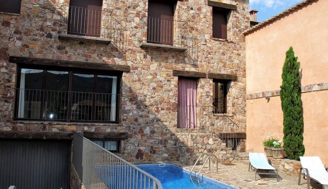 4 bedroom house with swimming pool