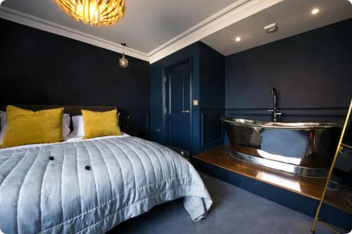 4 Bedroom House for Work Crews, Each Guest Has Own Room, Weekly Rates