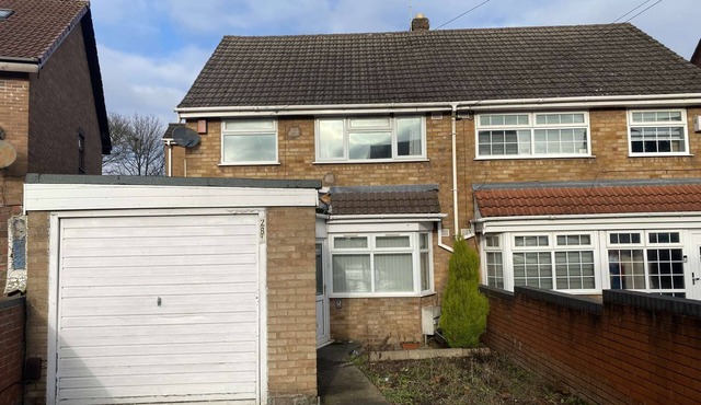 4 bedroom house in St Paul's Road