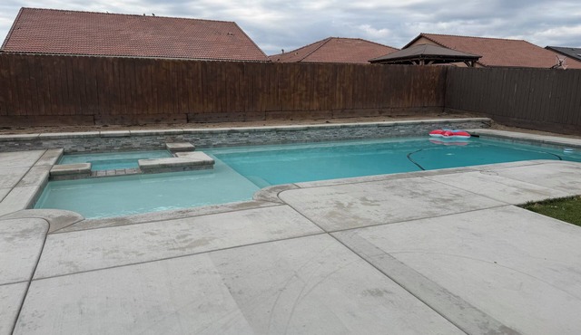 4-bedroom house in awesome Hanford with cool AC