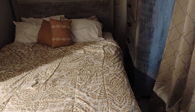 4-bedroom house in brilliant Chicago with AC, WiFi. Enjoy your stay.