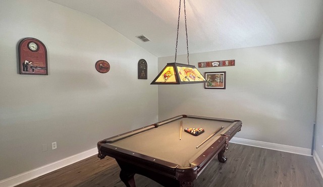 4-bedroom house in brilliant Hudson with WiFi, AC. Live your best vacation