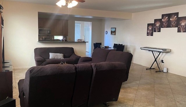 4-bedroom house in brilliant Tucson with WiFi, AC