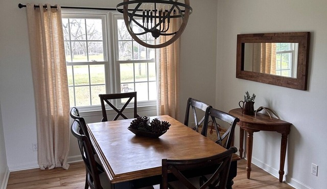 4-bedroom house in charming Ochlocknee with AC, WiFi. Relax and unwind