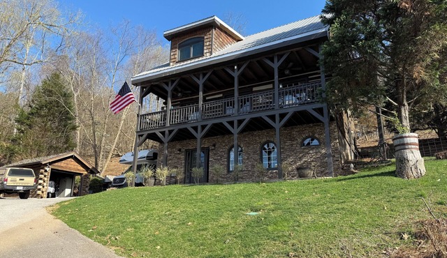 4-bedroom house in charming Ten Mile with AC, WiFi. Relax and unwind