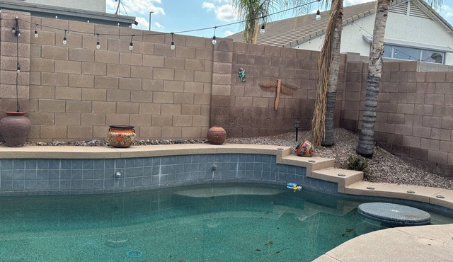 4-bedroom house in charming Gilbert with heated swim pool and golfing trilogy