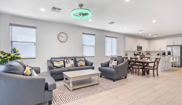 4-bedroom house in charming Phoenix with Tesla EV Charger