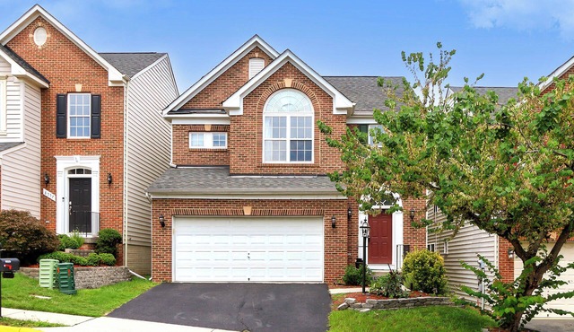 4-bedroom house in charming Lorton