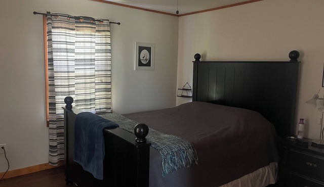 4-bedroom house in charming Salem with WiFi, AC. Relax and unwind