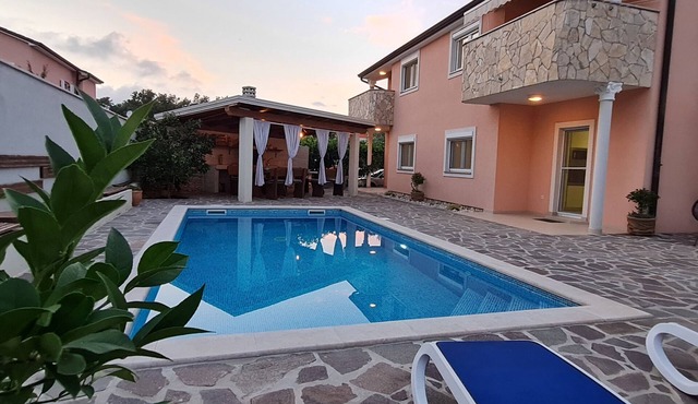 4-bedroom house in charming Buje with pool, AC, WiFi. Enjoy your stay!