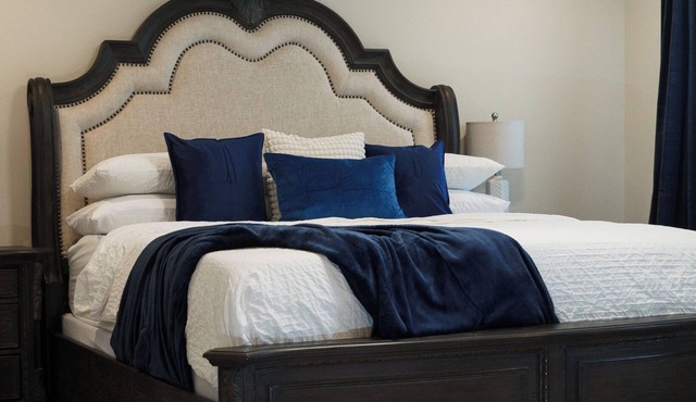 4-bedroom house in cool Columbus for your extended stay. Sleeps 10! Enjoy