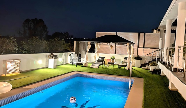 4-bedroom house in delightful Torrent with fully equipped games room, AC, WiFi