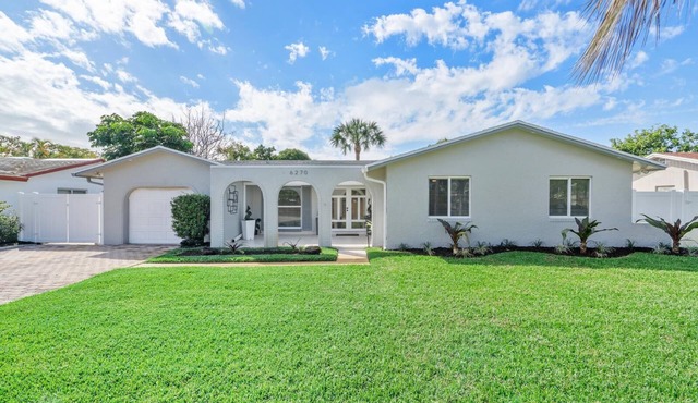 4-bedroom house in enchanting Margate with AC, WiFi & more.