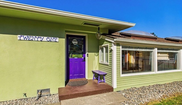 4-bedroom house in historic Ferndale with bonus dressing room, pet friendly!