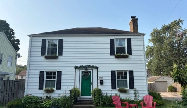 4 bedroom house in lovely Sunnymede neighborhood: 5 min drive to ND