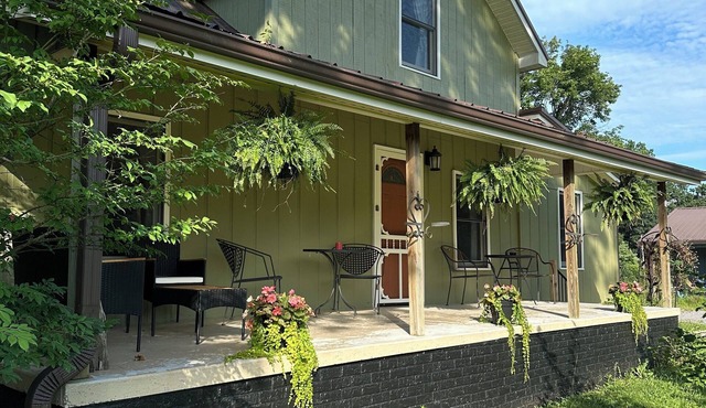 4-bedroom house in marvelous Lynchburg with private inground pool and sauna