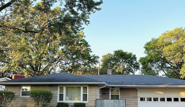 4-bedroom house in marvelous Speedway close to Downtown &IMS