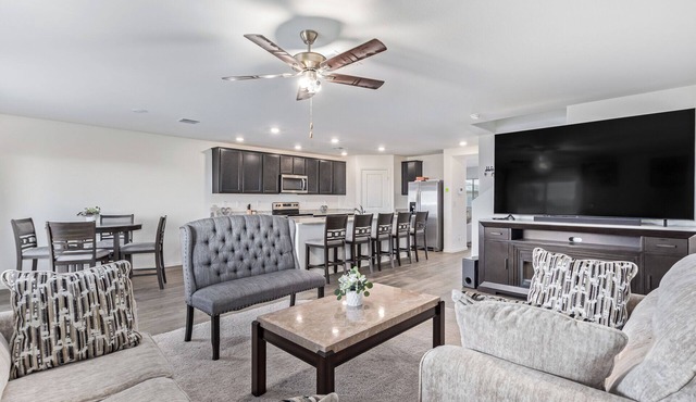 4-bedroom house in marvelous Buckeye with WiFi, AC. Enjoy your stay
