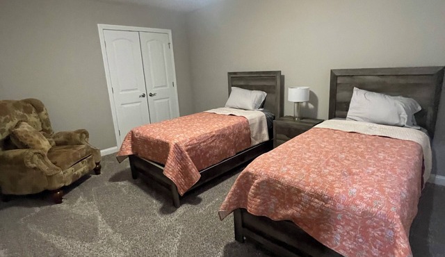 4-bedroom house in peaceful New Albany with AC, fitness room, WiFi