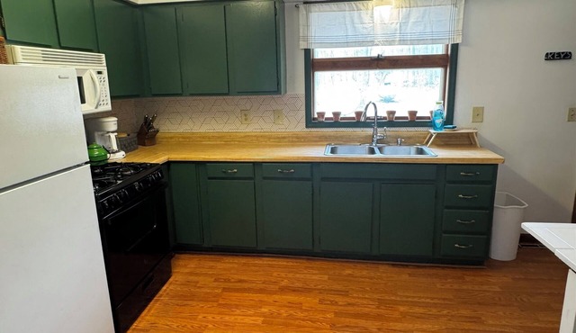 4-bedroom house in peaceful Harrison with cool AC breeze