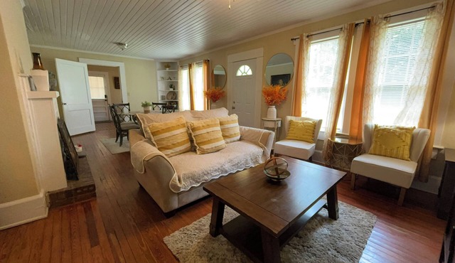 4-bedroom house in peaceful Valdosta 4 queen beds, 3 sofa beds w/full amenities