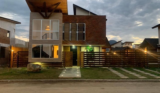 4-bedroom house in pleasant Jarabacoa with WiFi, AC, POOL, BBQ ZONE, GAMES