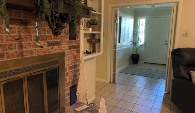 4-bedroom house in serene Grapeland with WiFi, AC. Relax and unwind