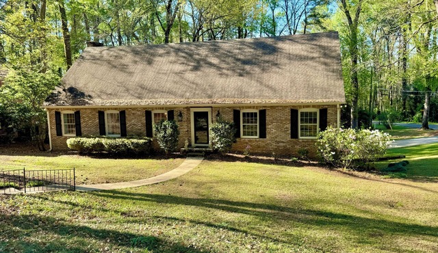 4-bedroom house in the Historic District of Tuscaloosa. Walking distance to UA
