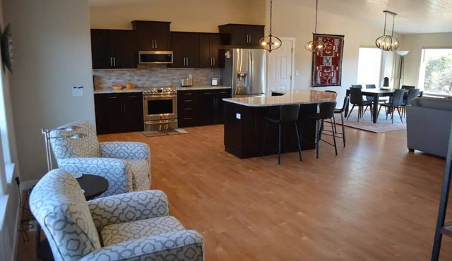 4-bedroom house in tranquil Torrey with WiFi, AC. Enjoy a peaceful getaway!