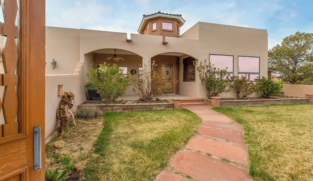 4-bedroom house in awesome Albuquerque with stunning Mountain View