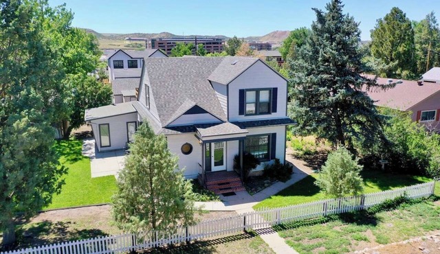 4-Bedroom House in Amazing Downtown Castle Rock