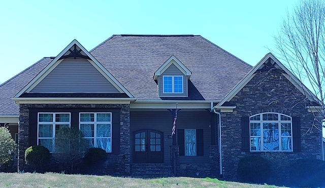 4-bedroom house in fabulous China Grove with AC, WiFi