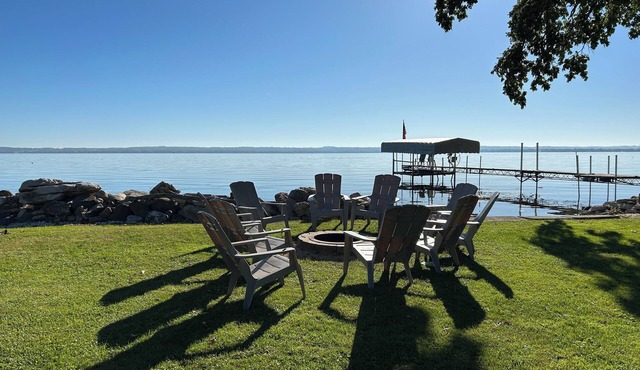 4-bedroom house in peaceful Fond du Lac with ACnBeautiful Lakefront property