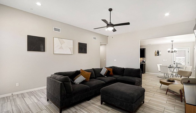 4-bedroom house in welcoming Horizon City with AC, WiFi. Enjoy your stay!