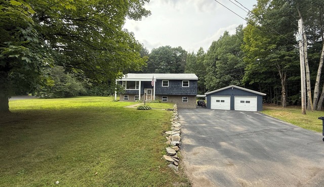 4-bedroom house in marvelous Lyons Falls with AC