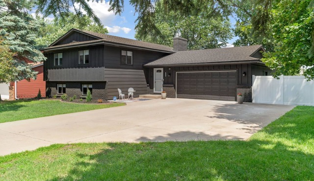 4-bedroom house in marvelous Mounds View with WiFi, AC