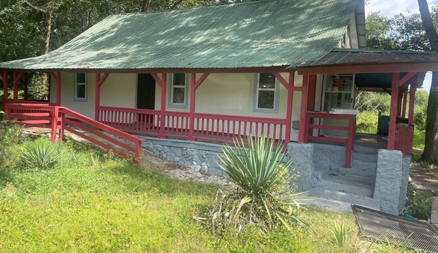 4-bedroom house in adorable Summerville with AC