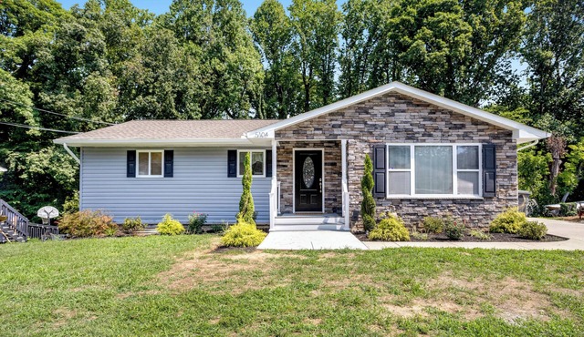 4-bedroom house in awesome Temple Hills with AC, WiFi. Enjoy your stay