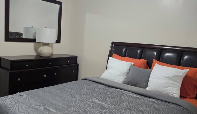 4-bedroom house in beautiful Warrenville with WiFi, AC. Start your getaway now