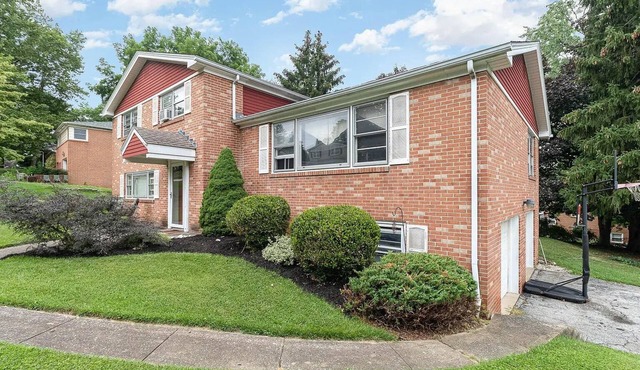 4-bedroom house in welcoming East York with WiFi, AC