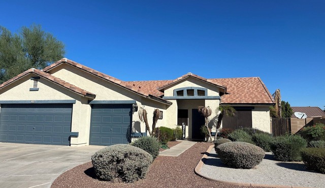4-bedroom house in welcoming Goodyear,AZ with WiFi, AC. Enjoy your stay