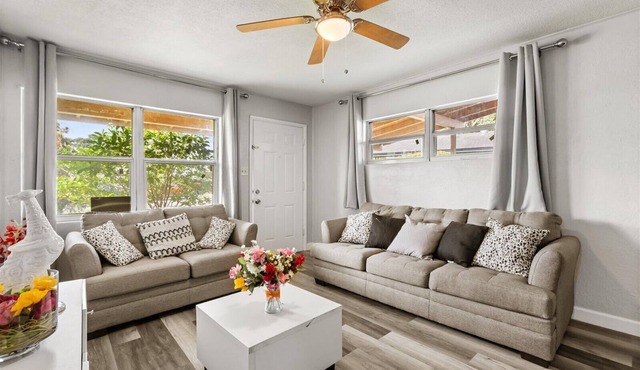 4-bedroom house in wonderful Orlando with WiFi, AC, and a large backyard.