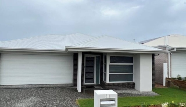 4 Bedroom House, Master with ensuite and A/C