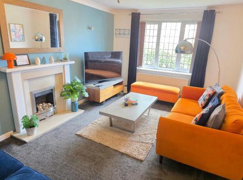 4 Bedroom House Near Manchester Airport, Wythenshawe Hospital and Trafford Centre