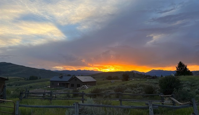 4-bedroom house on 5 acres with 360 degree views of the Teton Mountain range