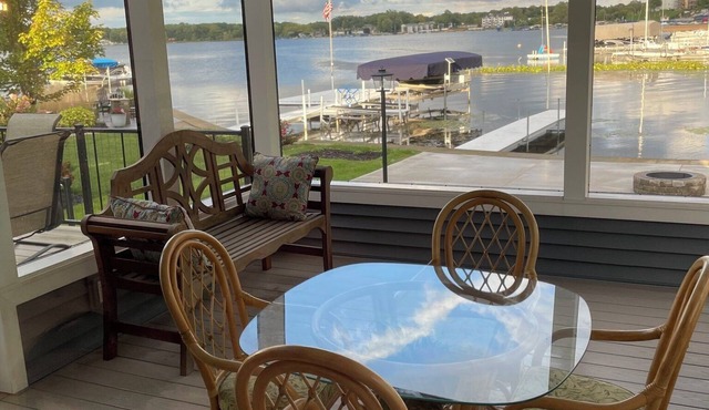 4-bedroom house on Lake Wawasee with a stunning, screened in porch!